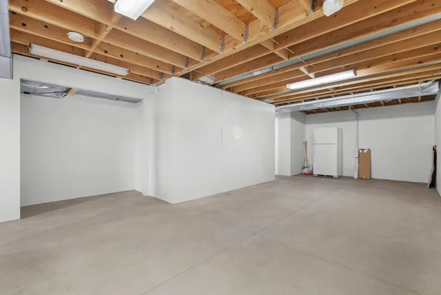 $800,000 | 5220 County Rd HH, Barneveld, WI 53507