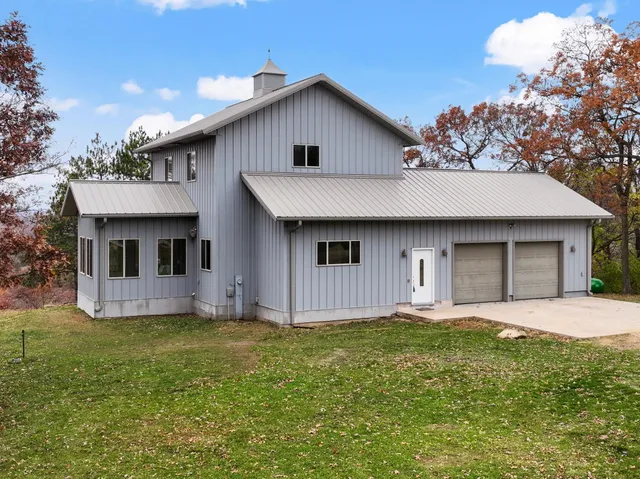 $800,000 | 5220 County Rd HH, Barneveld, WI 53507
