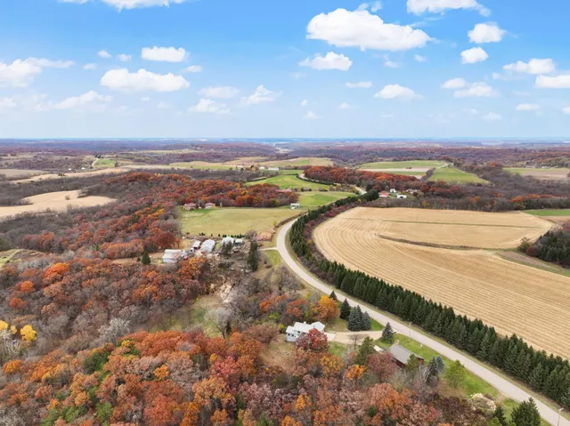 $800,000 | 5220 County Rd HH, Barneveld, WI 53507
