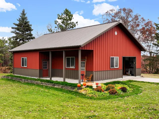 $800,000 | 5220 County Rd HH, Barneveld, WI 53507