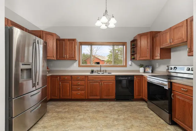 $800,000 | 5220 County Rd HH, Barneveld, WI 53507