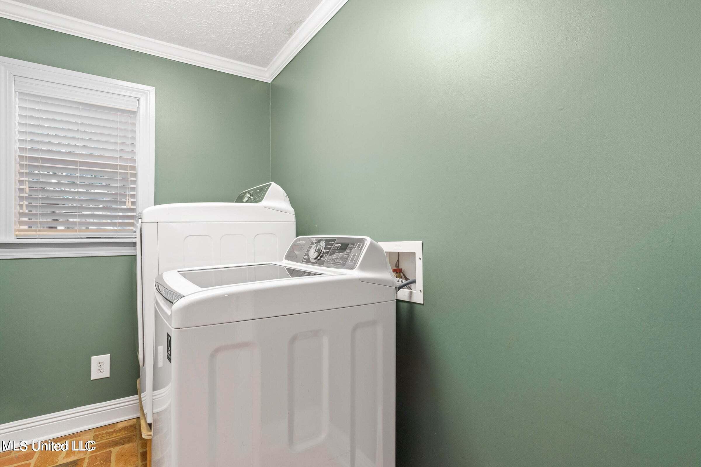 281 Santini Street Biloxi, MS 39530 - Photo 11 of 26 laundry