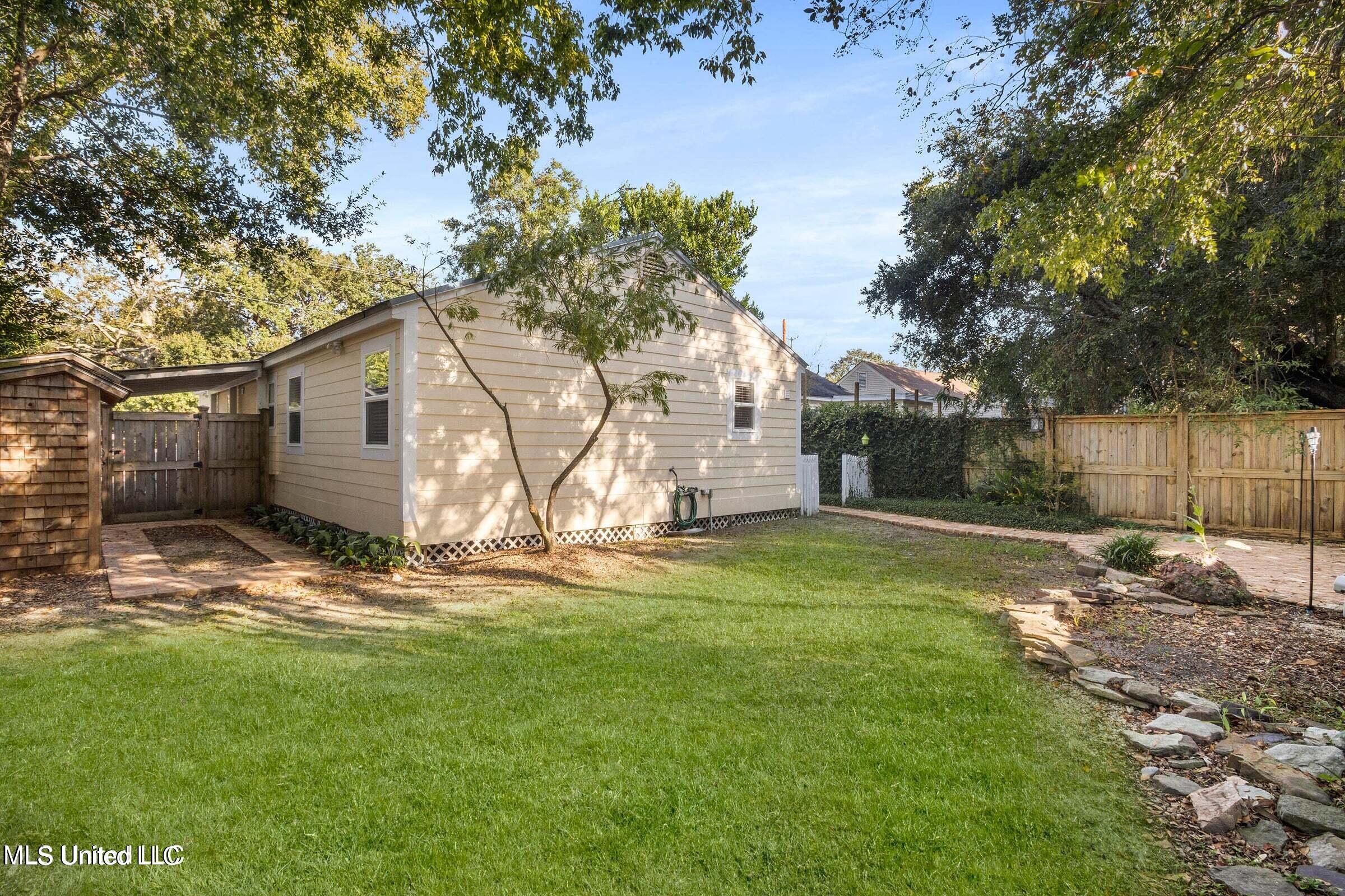 281 Santini Street Biloxi, MS 39530 - Photo 21 of 26 Back yard 4