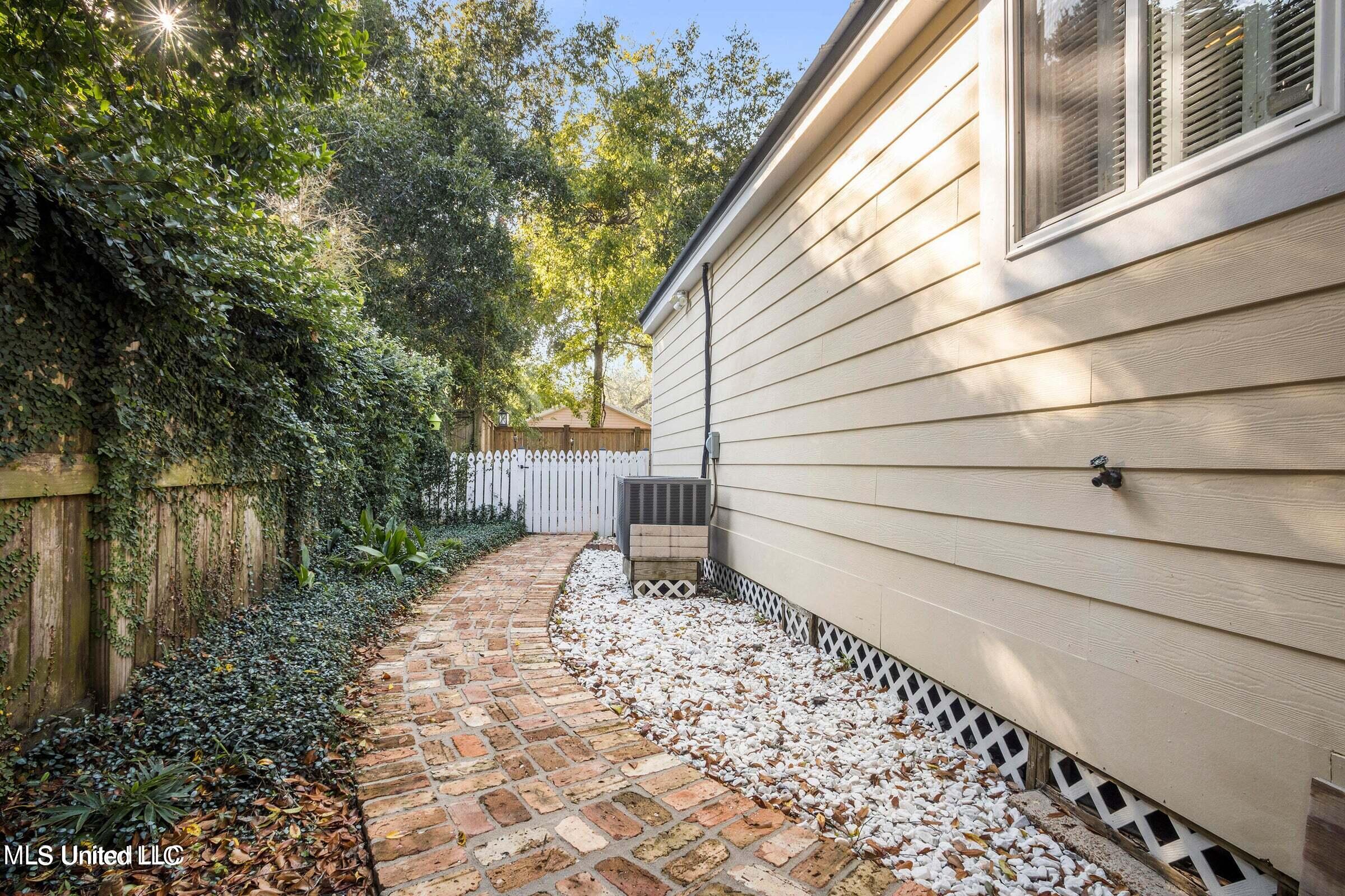 281 Santini Street Biloxi, MS 39530 - Photo 26 of 26 Side yard