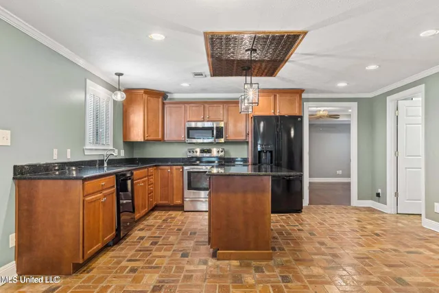 $1,900 | 281 Santini Street, Biloxi, MS 39530