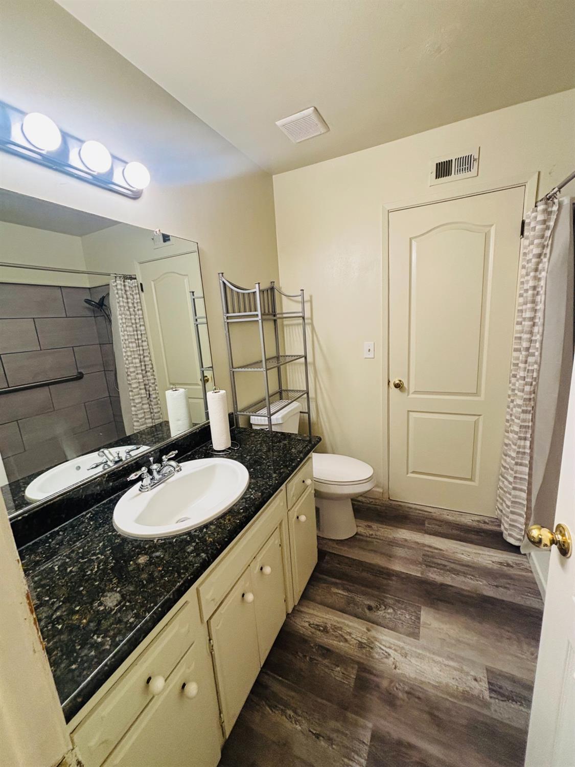 808 Ashlan Way Madera, CA 93638 - Photo 5 of 9