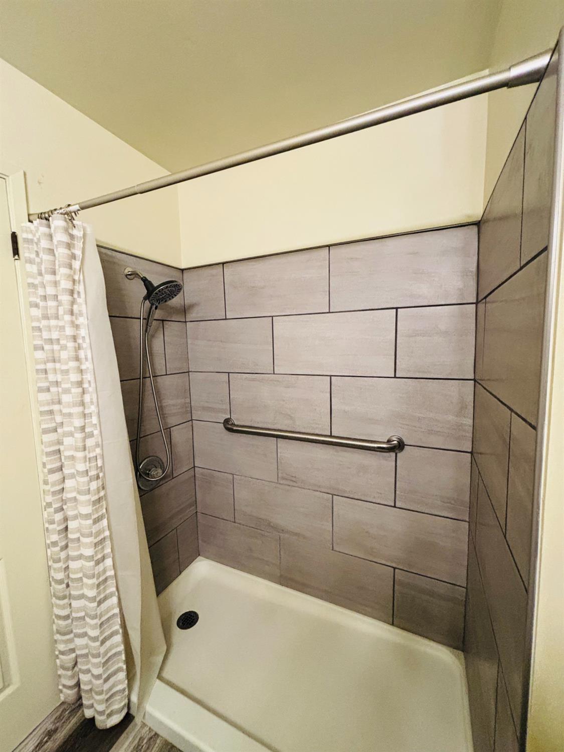 808 Ashlan Way Madera, CA 93638 - Photo 6 of 9