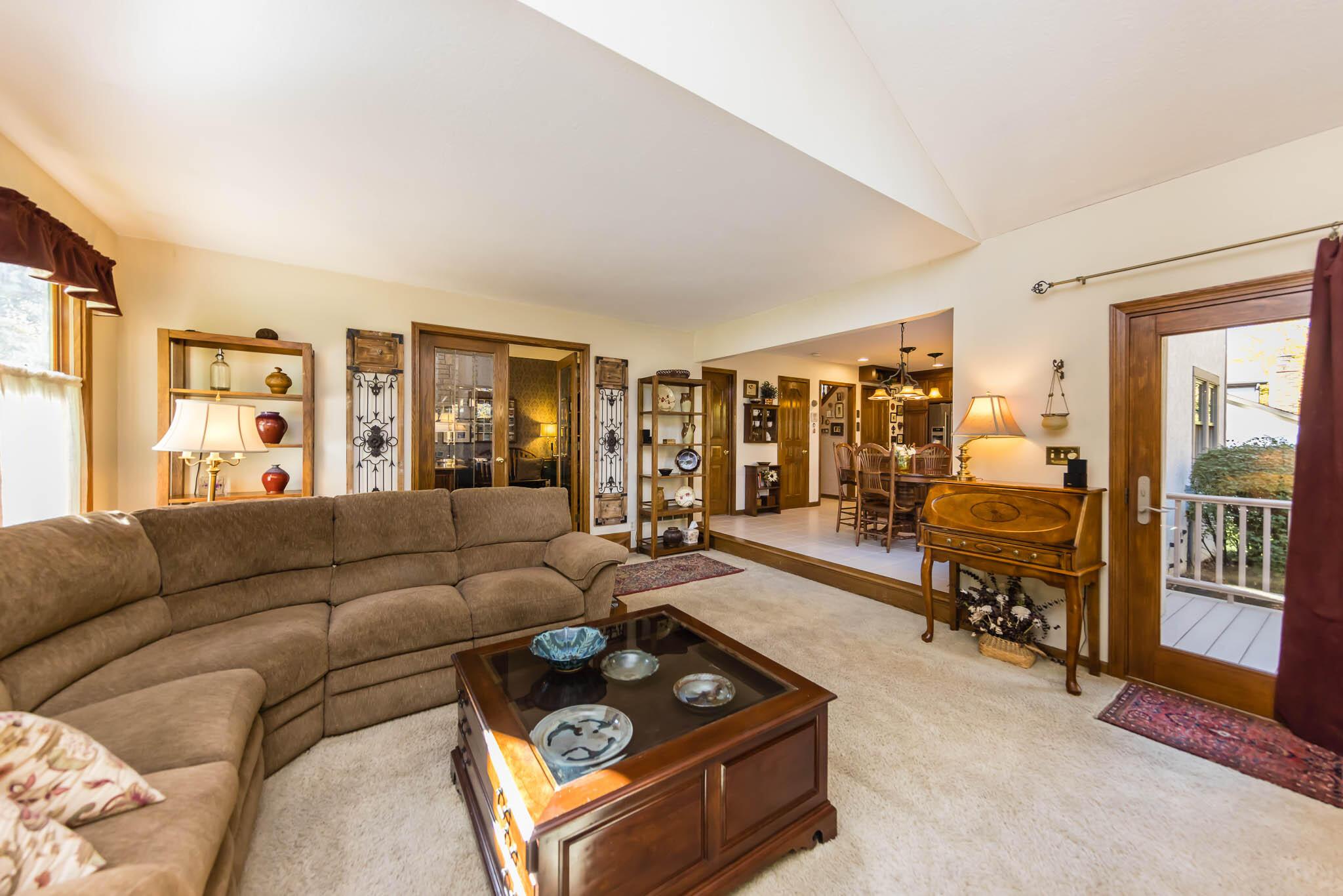 901 Riva Ridge Boulevard Columbus, OH 43230 - Photo 19 of 48 20'4" x 15' 8" Family Room