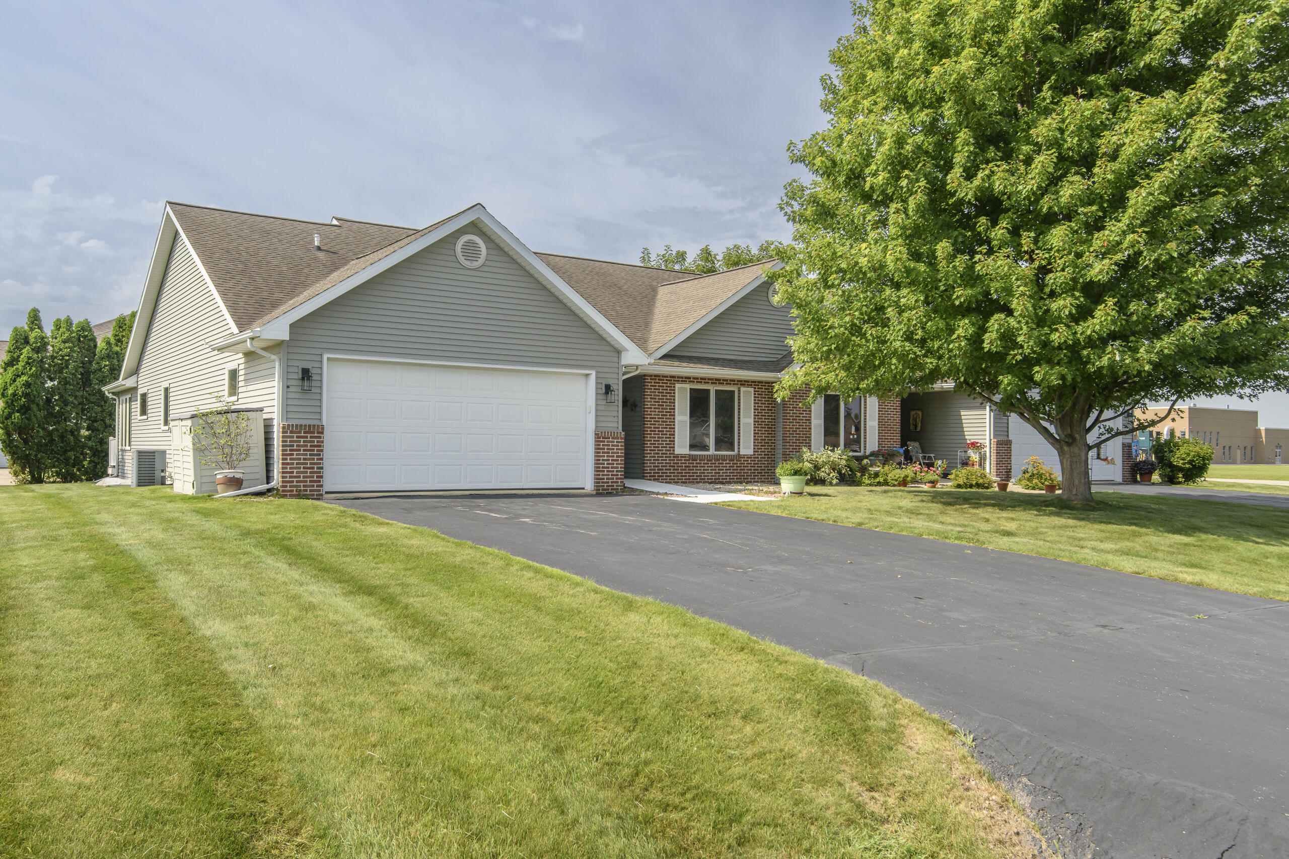 1610 Kyle Lane, Unit 28 Beloit, WI 53511 - Photo 1 of 35 Front and Side