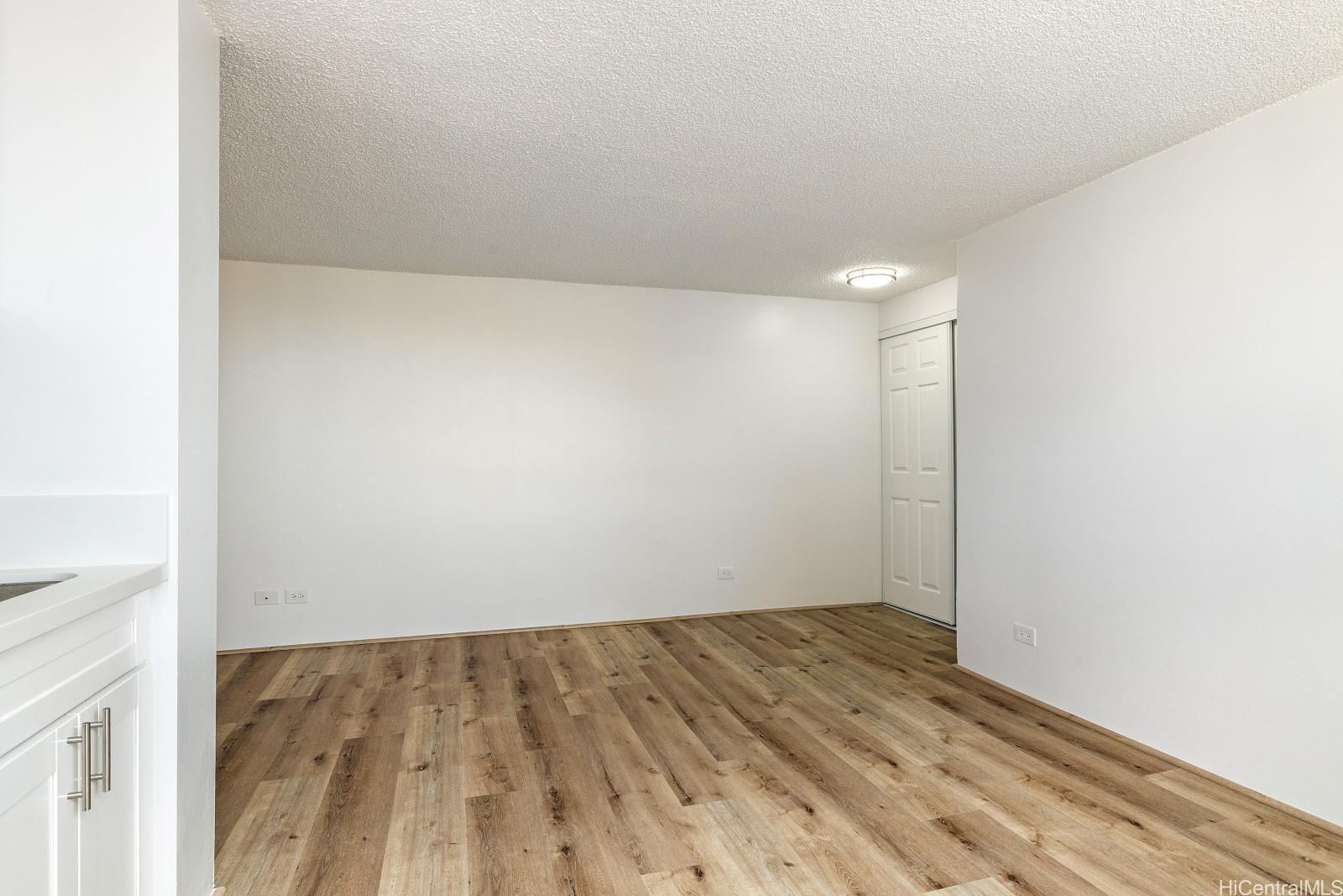 824 Kinau Street, Unit 902 Honolulu, HI 96813 - Photo 11 of 18 a view of room