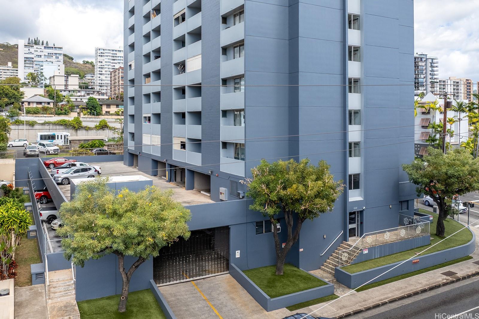 824 Kinau Street, Unit 902 Honolulu, HI 96813 - Photo 15 of 18 a plant sitting in front of a building