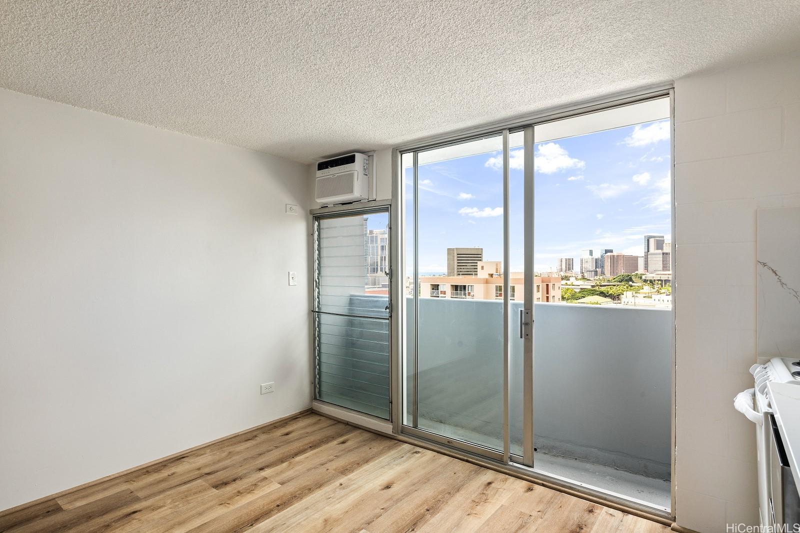 824 Kinau Street, Unit 902 Honolulu, HI 96813 - Photo 5 of 18 a view of an empty room and window