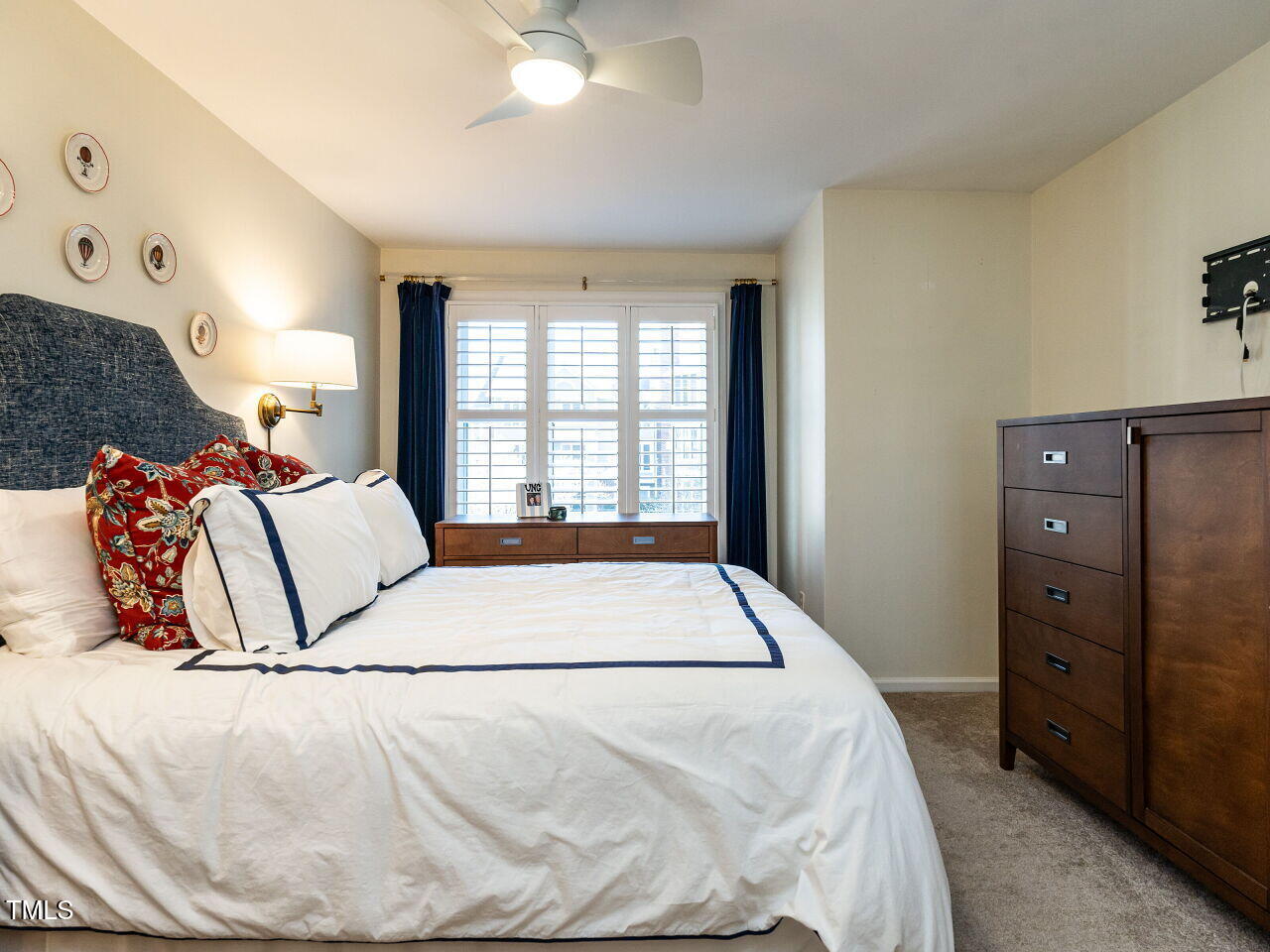 911 Washington Street, Unit 201 Raleigh, NC 27605 - Photo 13 of 22 013-1280x960-primary-bedroom