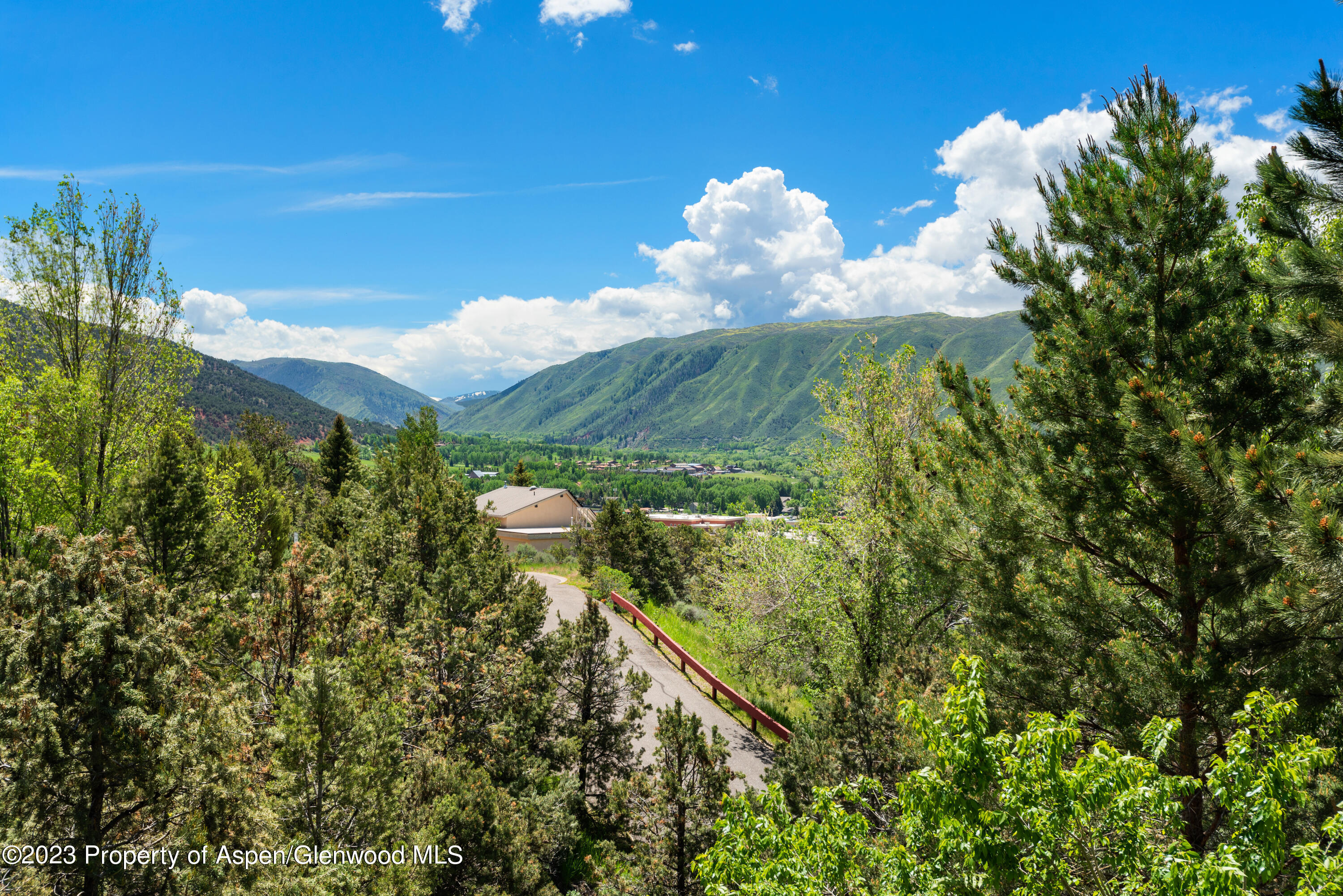 121 Ridge Road Basalt, CO 81621 - Photo 25 of 25 a view of a yard in a city