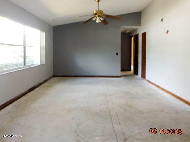 2316 Scotland Road Cocoa, FL 32926 - Photo 5 of 11 Living Area