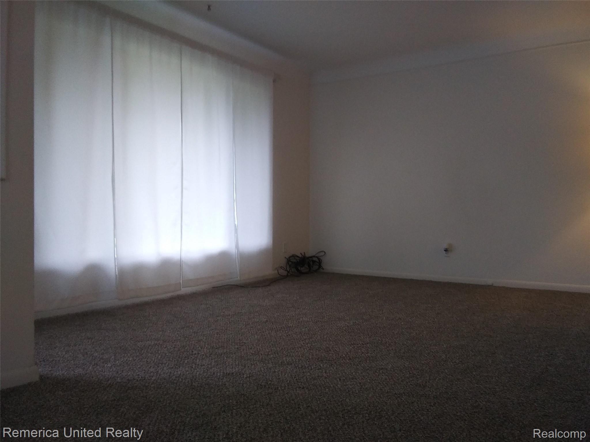 9621 Salem Road Redford, MI 48239 - Photo 6 of 16 Inside 4.jpg