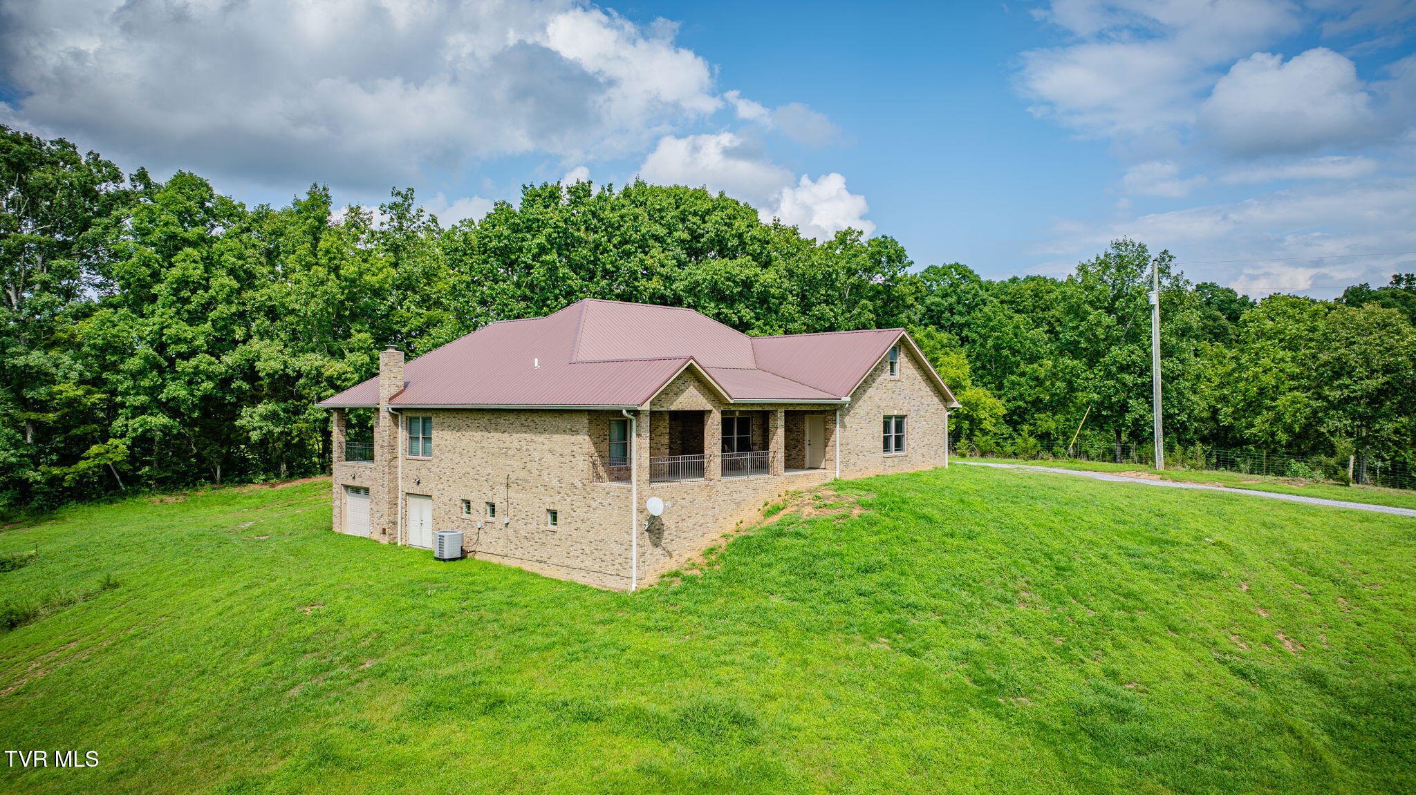 1570 Carl Doty Road Afton, TN 37616 - Photo 4 of 74 003