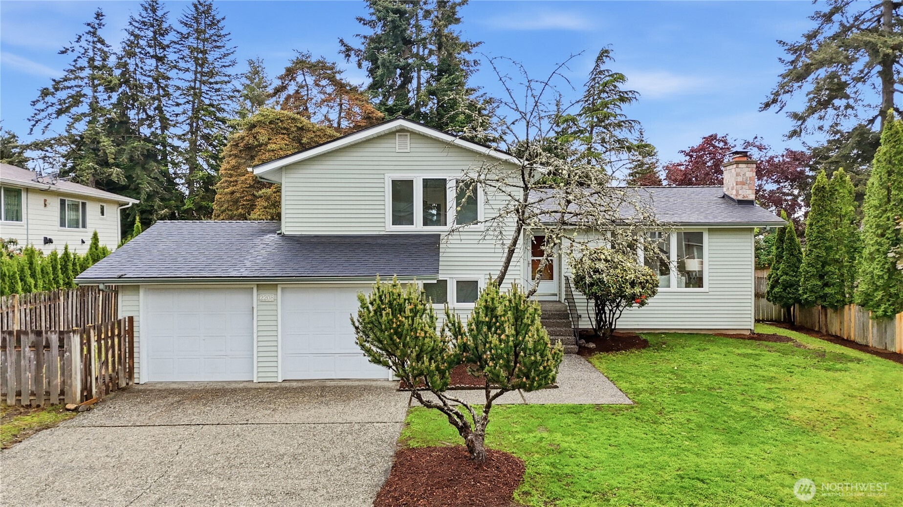2208 Vashon Avenue Northeast Renton, WA 98059 - Photo 3 of 32