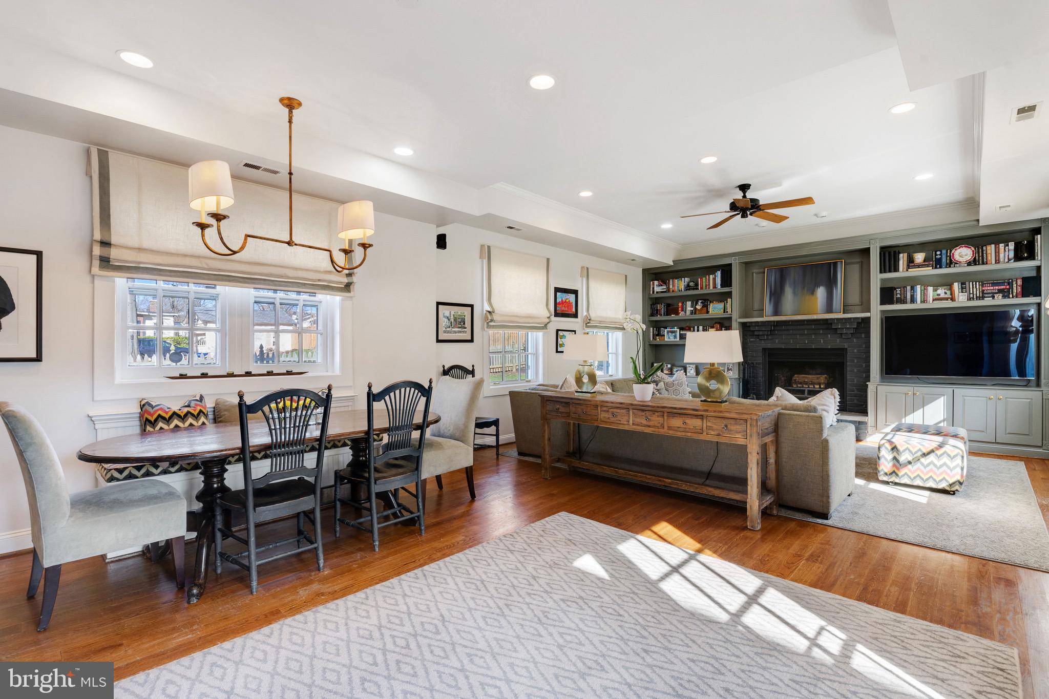500 Somerset Road Baltimore, MD 21210 - Photo 23 of 80 Family Room with table seating