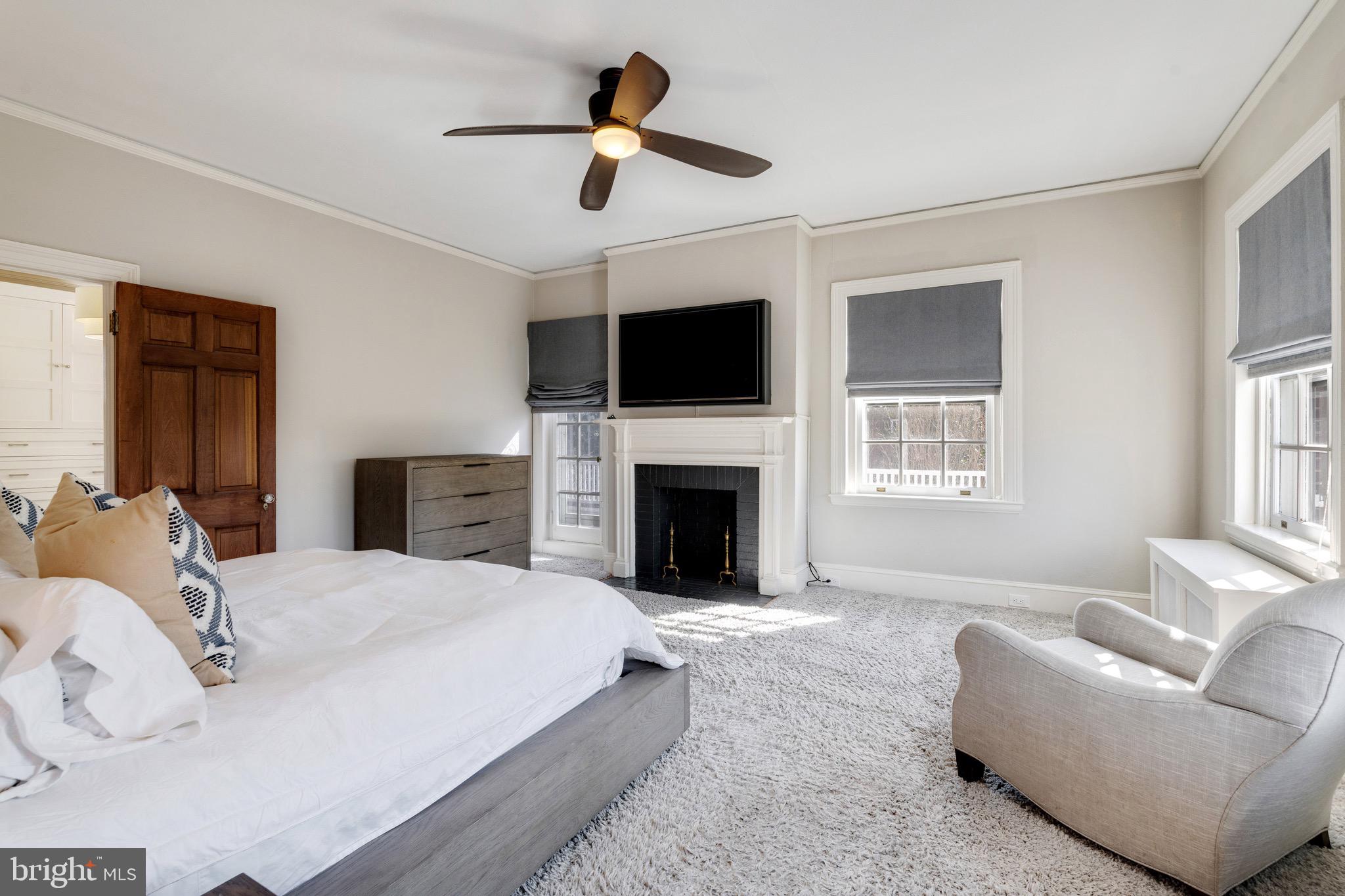 500 Somerset Road Baltimore, MD 21210 - Photo 29 of 80 Primary bedroom with wood burning fireplace