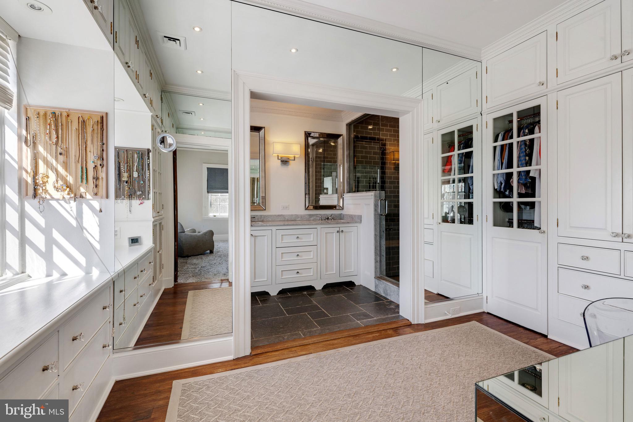 500 Somerset Road Baltimore, MD 21210 - Photo 35 of 80 Custom built-ins