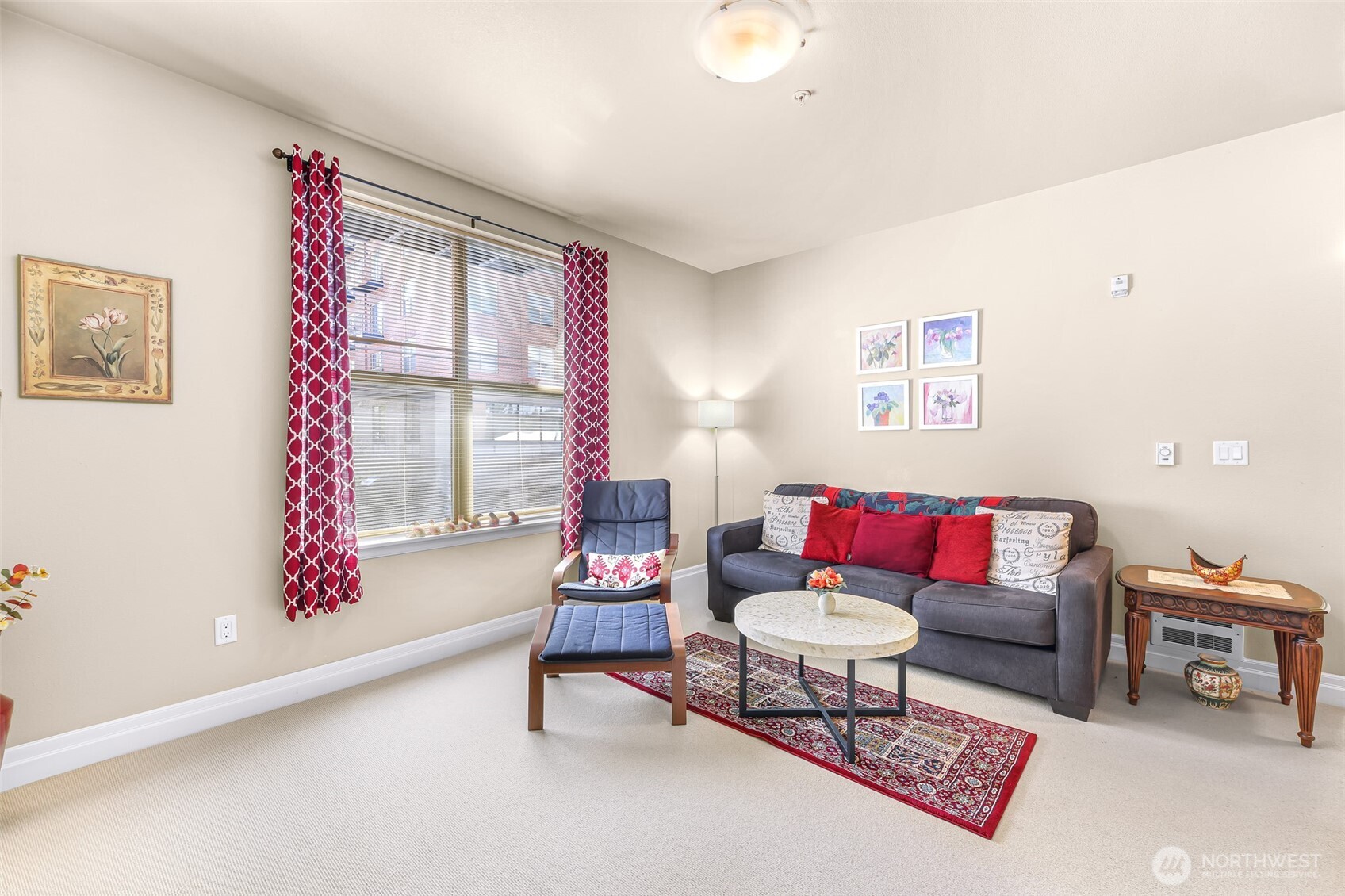 910 Harris Avenue, Unit 208 Bellingham, WA 98225 - Photo 19 of 33 a living room with furniture and a potted plant