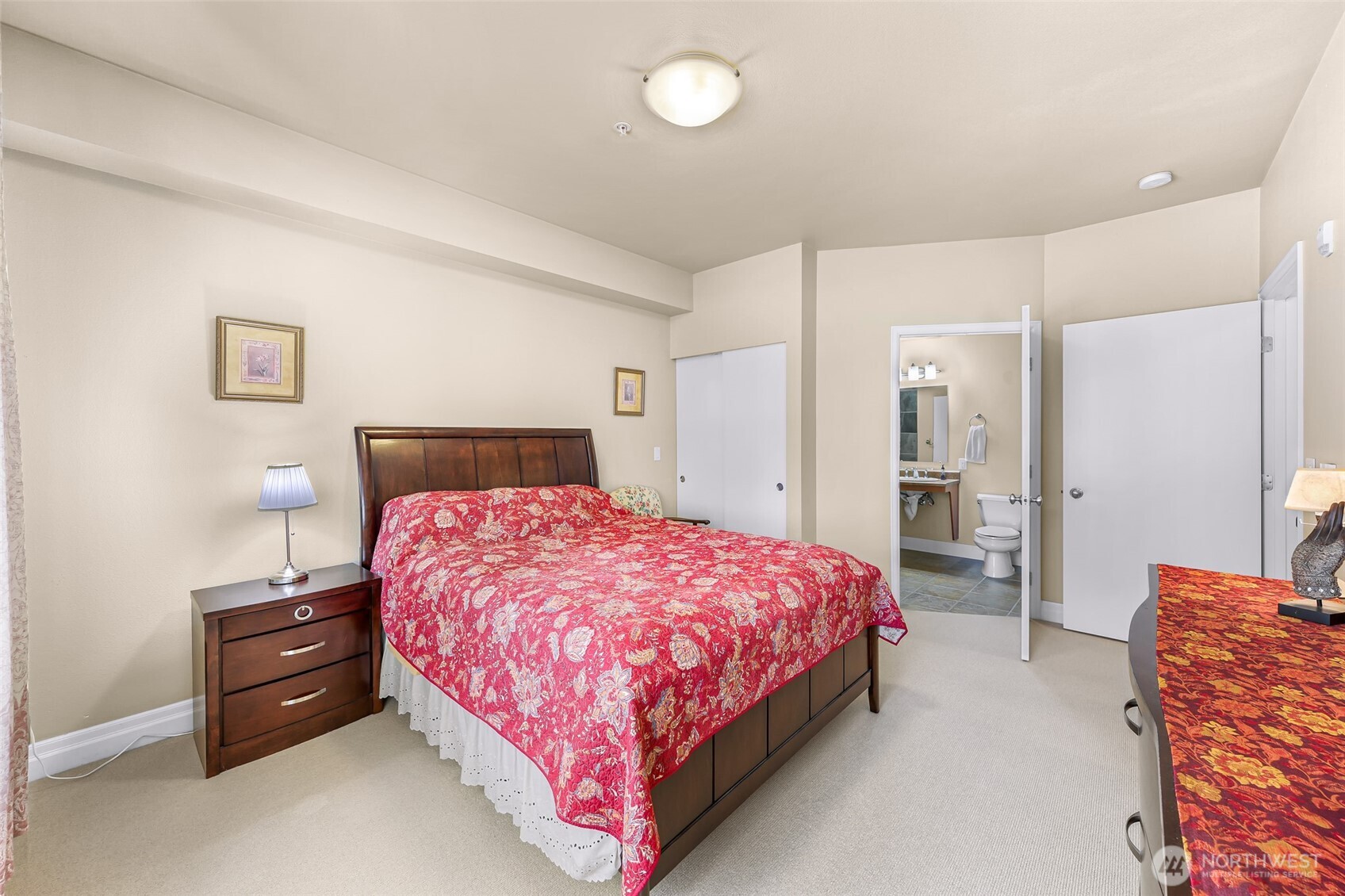 910 Harris Avenue, Unit 208 Bellingham, WA 98225 - Photo 27 of 33 a bedroom with a bed and a lamp