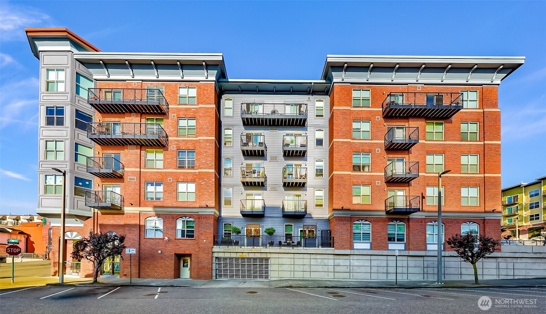 910 Harris Avenue, Unit 208 Bellingham, WA 98225 - Photo 31 of 33 front view of a building