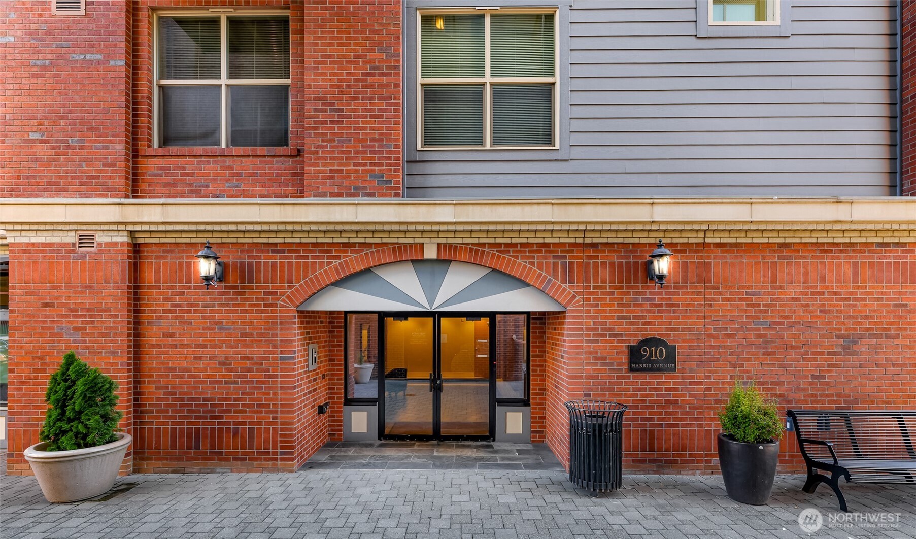910 Harris Avenue, Unit 208 Bellingham, WA 98225 - Photo 4 of 33 a front view of a house with windows