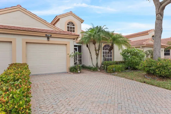 $305,000 | 7743 Silver Lake Drive, Unit 7743, Delray Beach, FL 33446