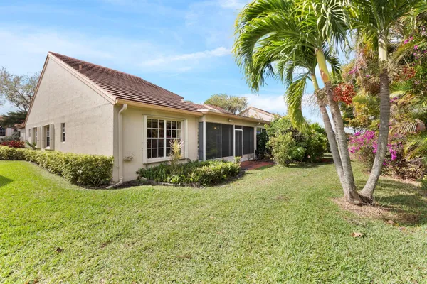 $305,000 | 7743 Silver Lake Drive, Unit 7743, Delray Beach, FL 33446