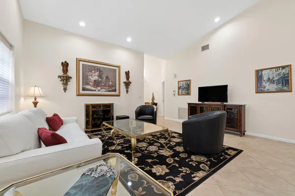 $305,000 | 7743 Silver Lake Drive, Unit 7743, Delray Beach, FL 33446
