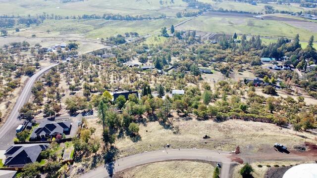 1207 Overlook Drive Eagle Point, OR 97524 - Photo 12 of 20 dji_fly_20251018_103012_720_176081299897