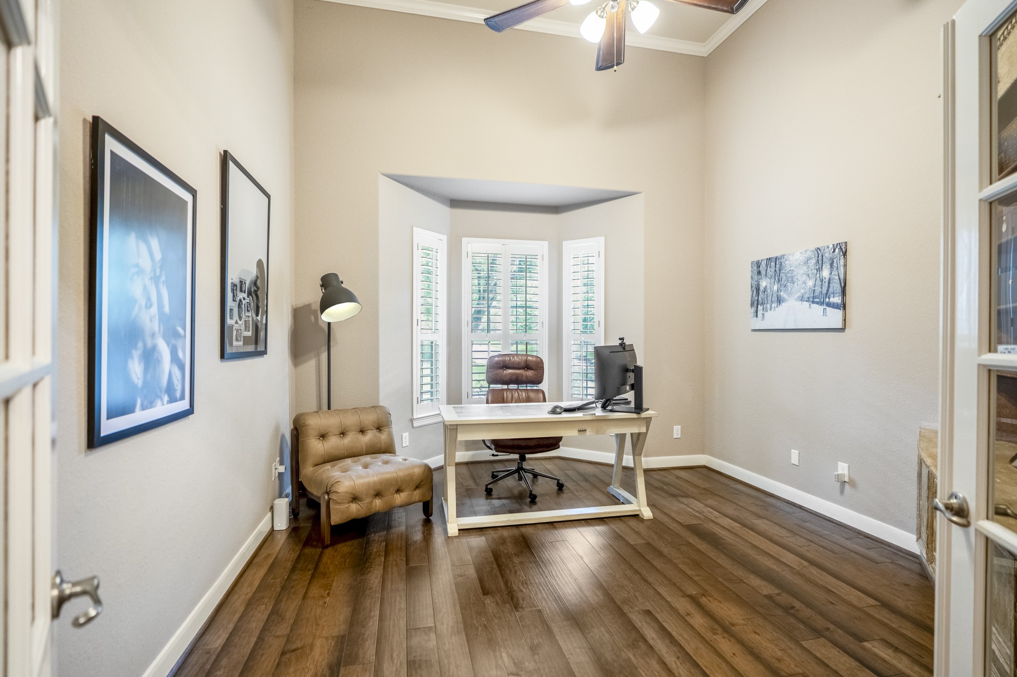 67 North Pentenwell Circle Spring, TX 77382 - Photo 7 of 50 a view of a livingroom with furniture wooden floor a chandelier