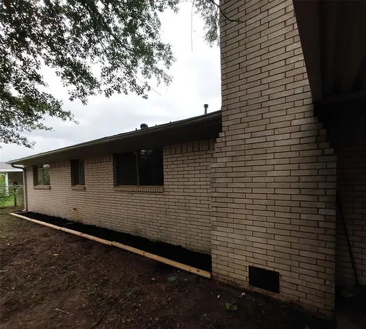 a side view of a house