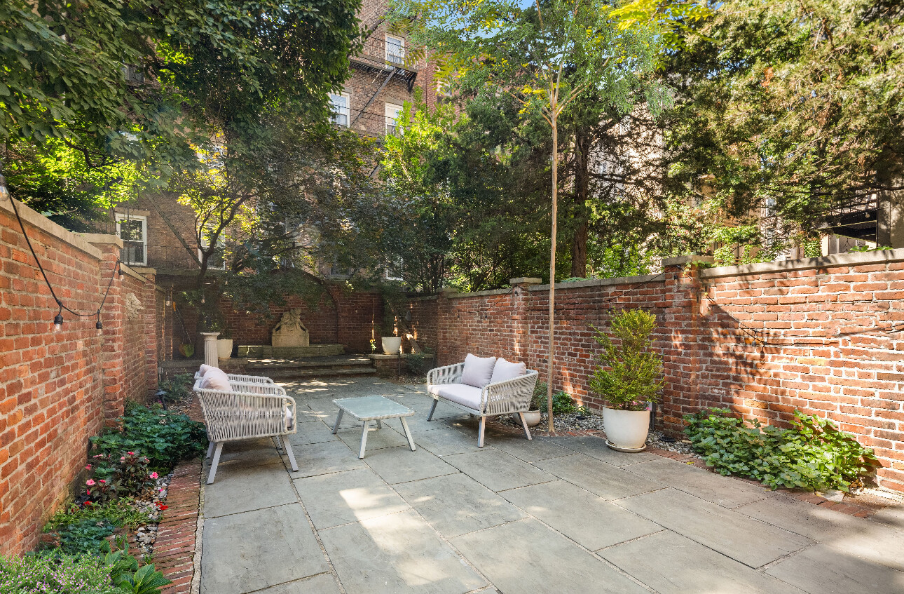 422 East 84th Street Manhattan, NY 10028 - Photo 6 of 24