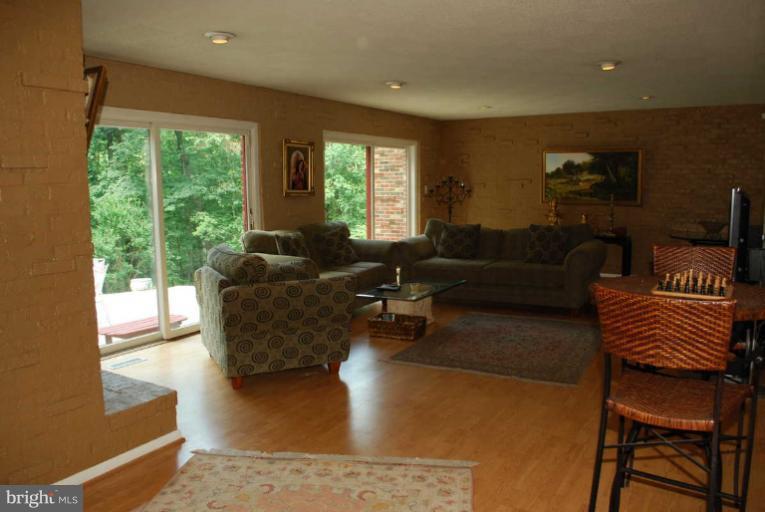 968 Saigon Road McLean, VA 22102 - Photo 1 of 28 Interior (General)