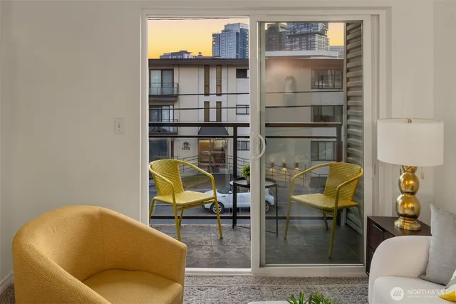 $275,000 | 1616 Summit Avenue, Unit N203, Seattle, WA 98122