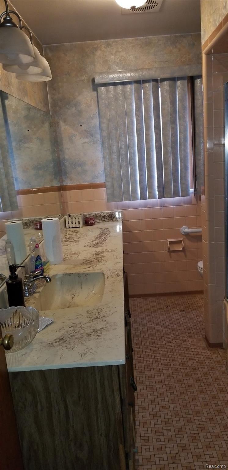 24105 Berg Road Southfield, MI 48033 - Photo 10 of 13 Main Bath on First Floor with Marble Top