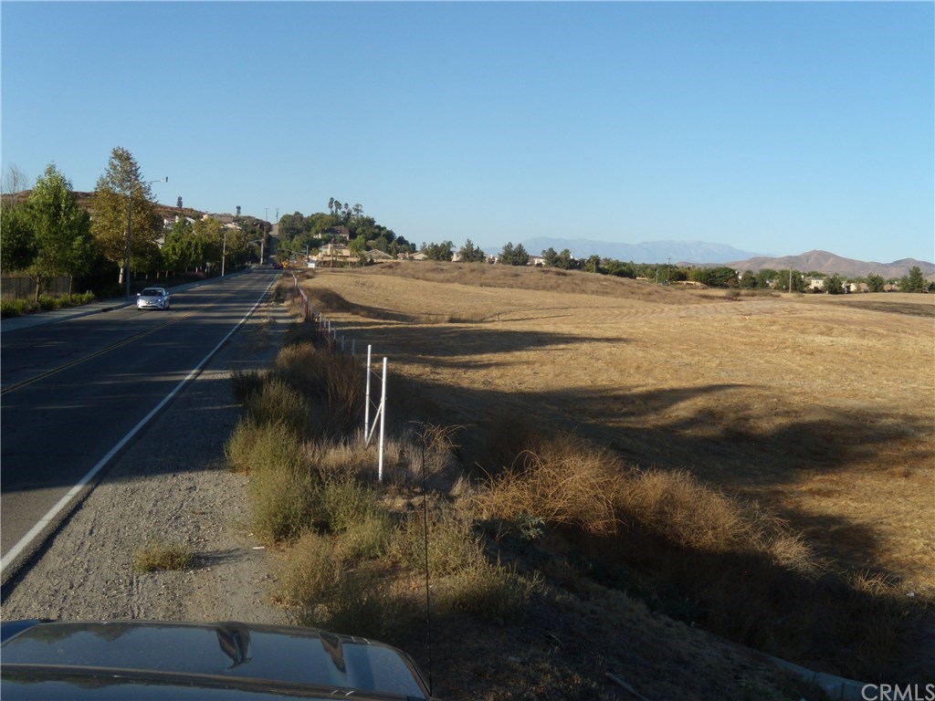 5002 Pourroy Road Winchester, CA 92596 - Photo 2 of 15 Gallery Image 2