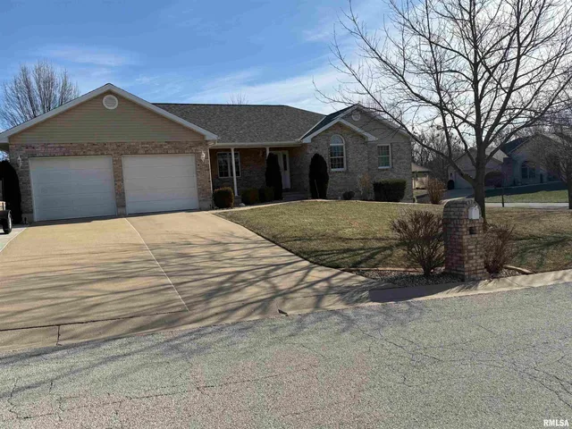 $379,900 | 2414 Lindsey Court, Quincy, IL 62305