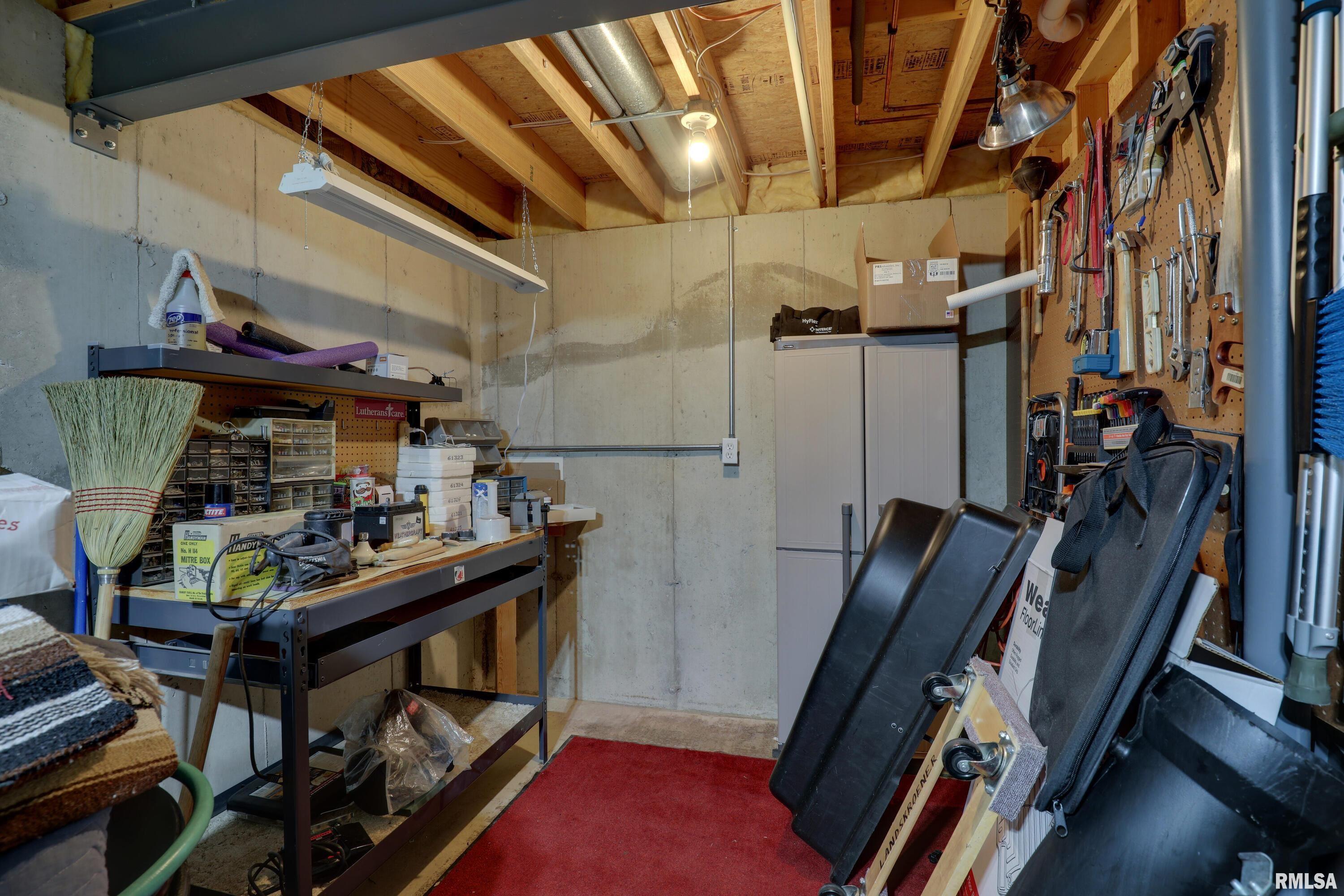 2414 Lindsey Court Quincy, IL 62305 - Photo 25 of 28