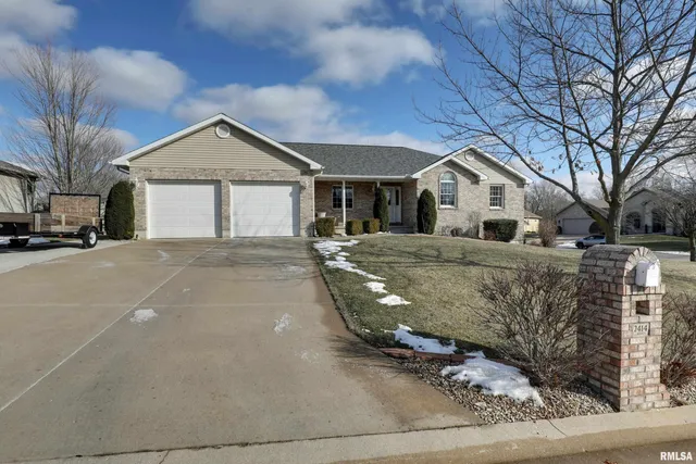 $379,900 | 2414 Lindsey Court, Quincy, IL 62305