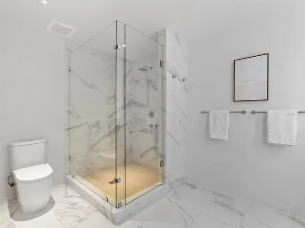 $1,800,000 | 1020 Sunset Point Road, Unit 213, Clearwater, FL 33755