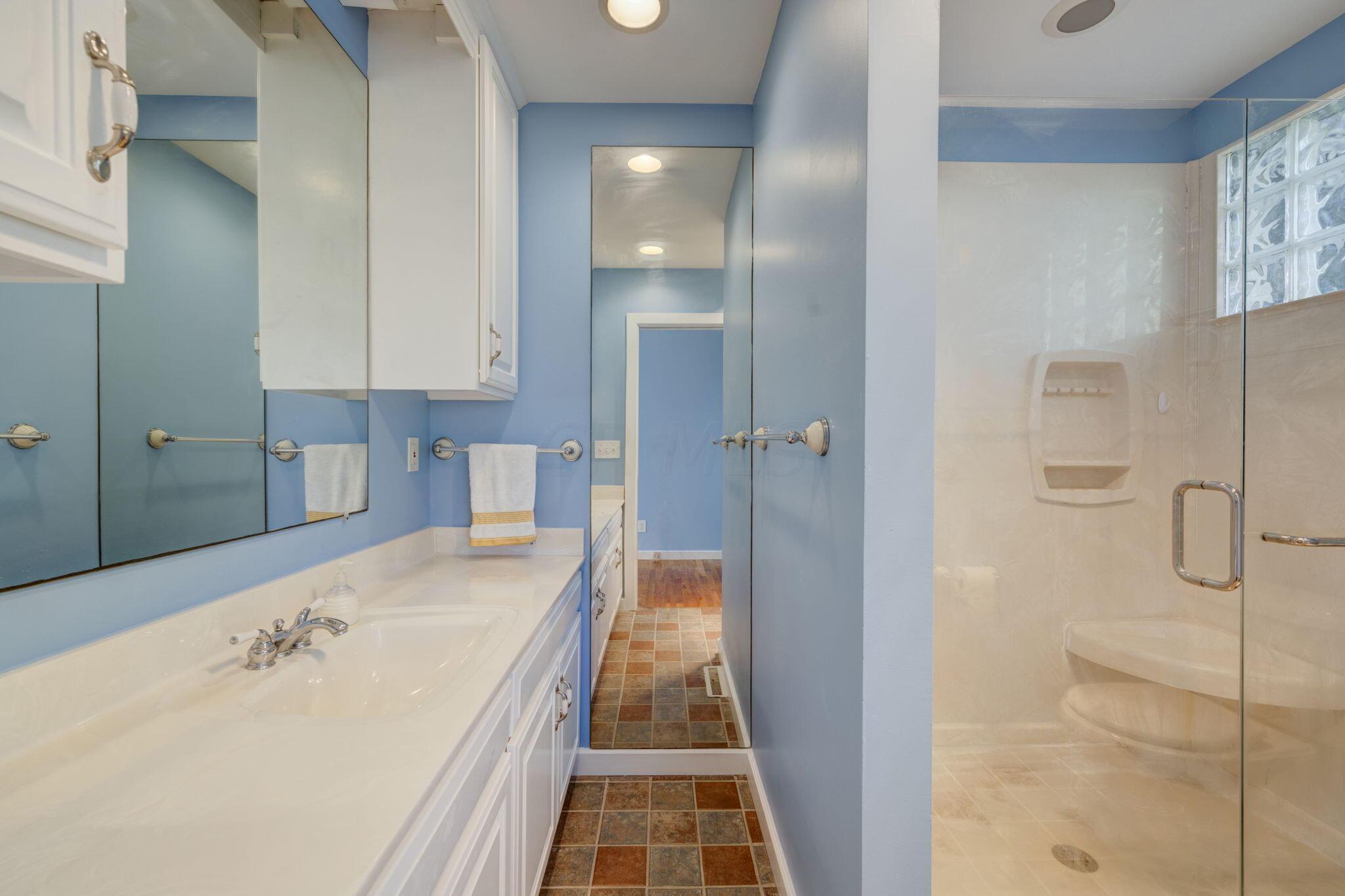 7385 Lee Road Westerville, OH 43081 - Photo 21 of 48 1st floor Primary En Suite