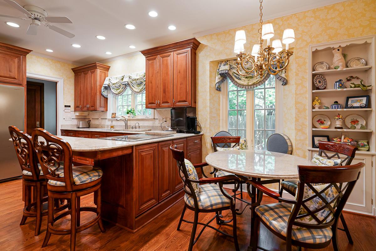 91 Ashbourne Road Columbus, OH 43209 - Photo 12 of 59