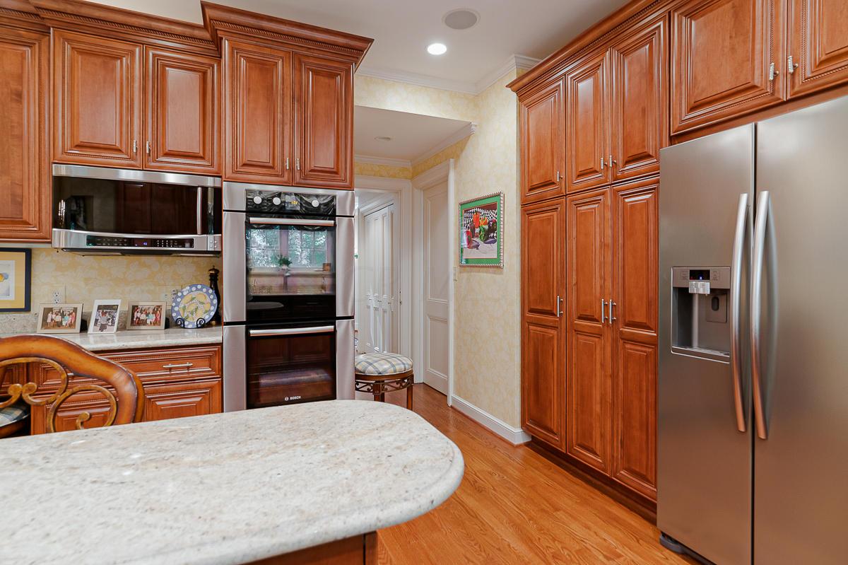 91 Ashbourne Road Columbus, OH 43209 - Photo 15 of 59