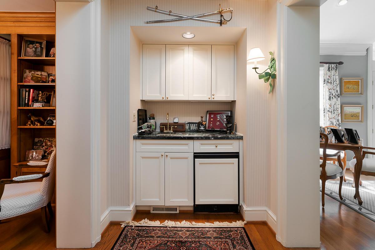 91 Ashbourne Road Columbus, OH 43209 - Photo 19 of 59