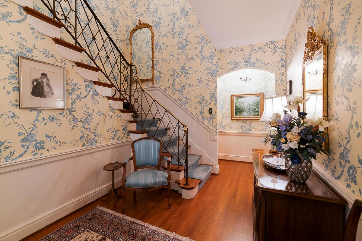 91 Ashbourne Road Columbus, OH 43209 - Photo 25 of 59