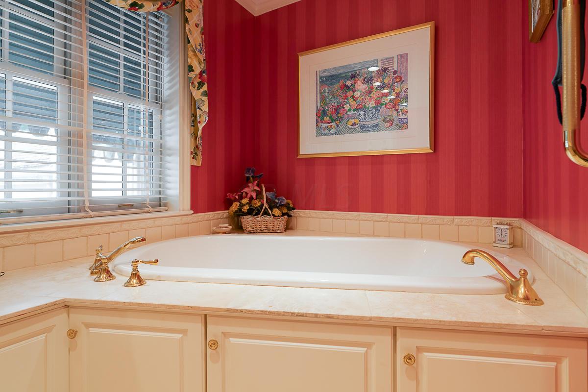 91 Ashbourne Road Columbus, OH 43209 - Photo 32 of 59